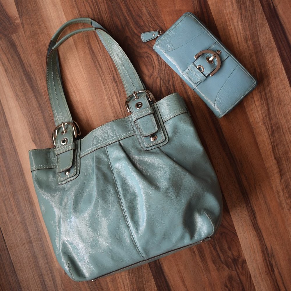 🔴SOLD🔴 Coach F16604 Patent Tote Wallet